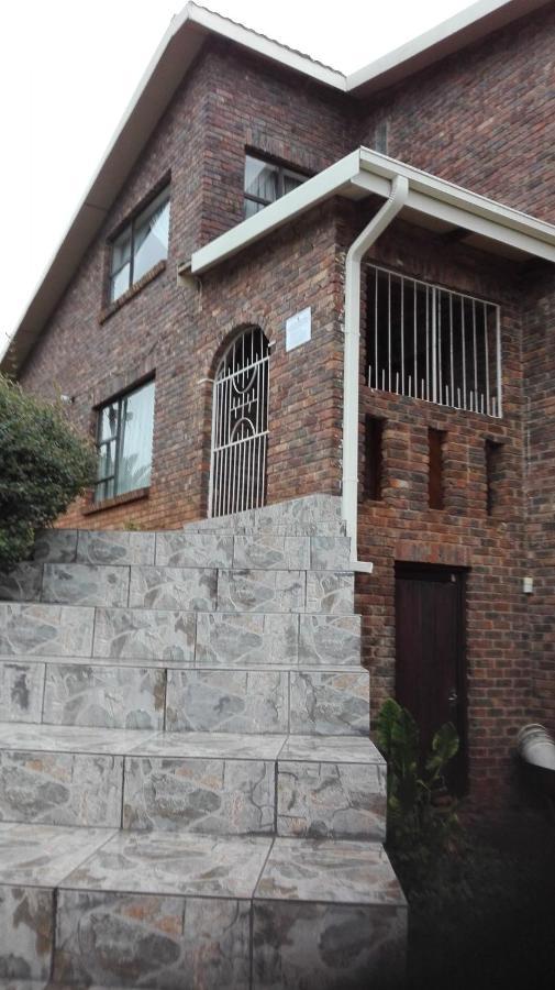 Hamba Kancane Ma-Africa Guest House Graskop Bagian luar foto